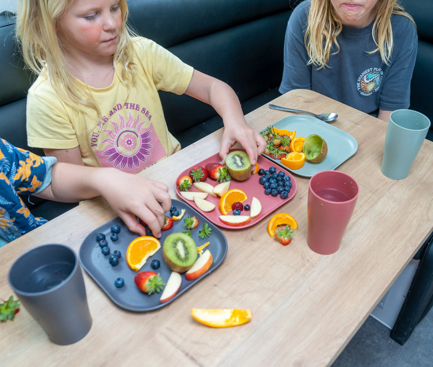 VAN DINING dinnerware for your caravan